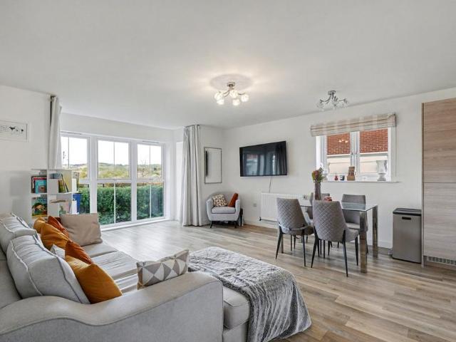 Flat for sale in Bourne Vale, Kent