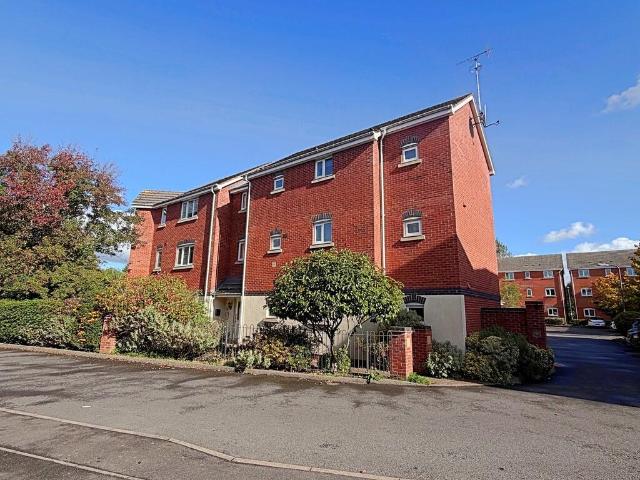 Flat for sale in Whitemoor, Warwick