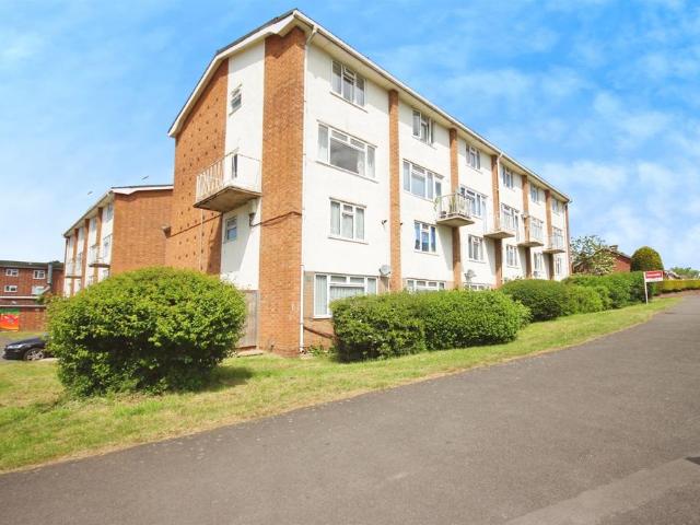 Flat for sale in Lillington, Green Close