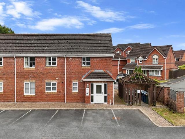 Flat for sale in Roby Mill, Lancashire