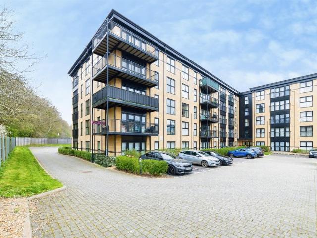 Flat for sale in Pin Green Industrial Area, Shephall