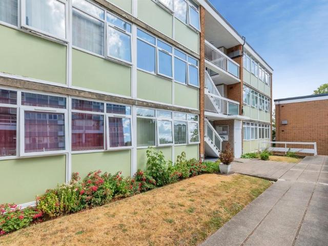 Flat for sale in Cheylesmore, West Midlands