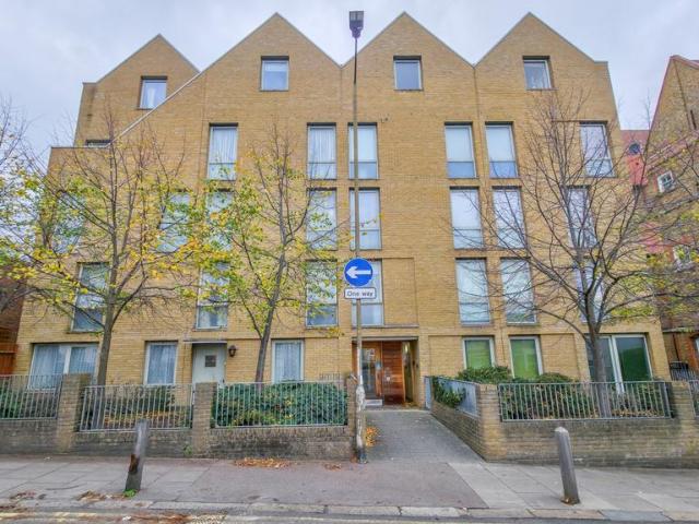 Flat for sale in Glyndon, Plumstead