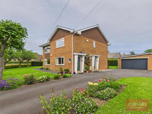 Flat for sale in Newby and Scalby, North Yorkshire