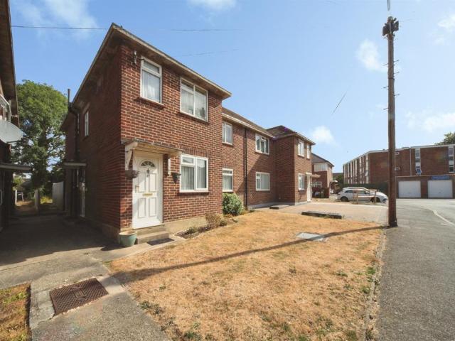 Flat for sale in Stopsley, Luton
