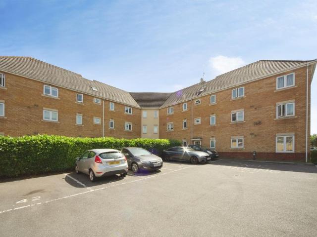 Flat for sale in Leagrave, Luton