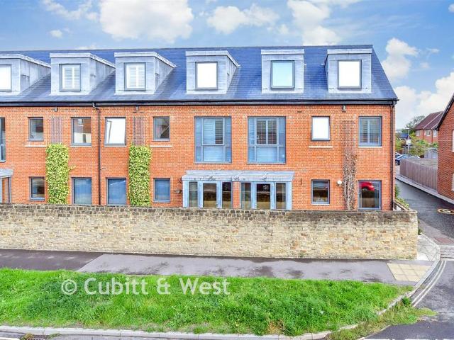 Flat for sale in Midhurst, Chichester