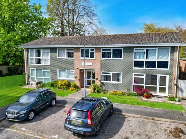 Flat for sale in Highcliffe