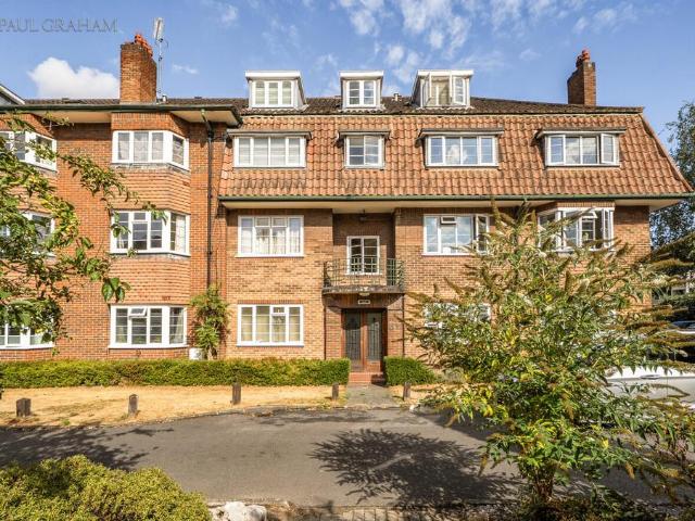 Flat for sale in The Wrythe, Greater London