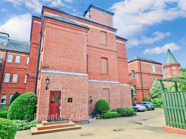 Flat for sale in Repton Park, Greater London