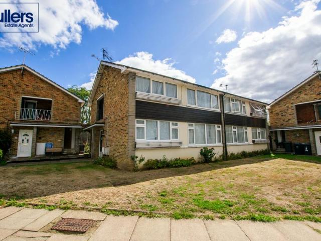 Flat for sale in London Borough of Barnet, Greater London