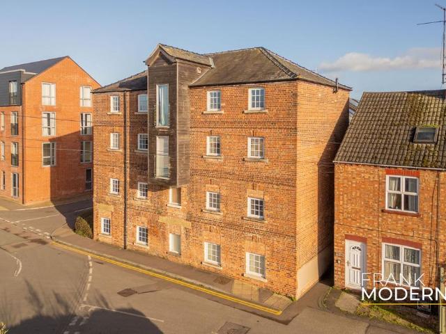 Flat for sale in Almshouses, Barholm