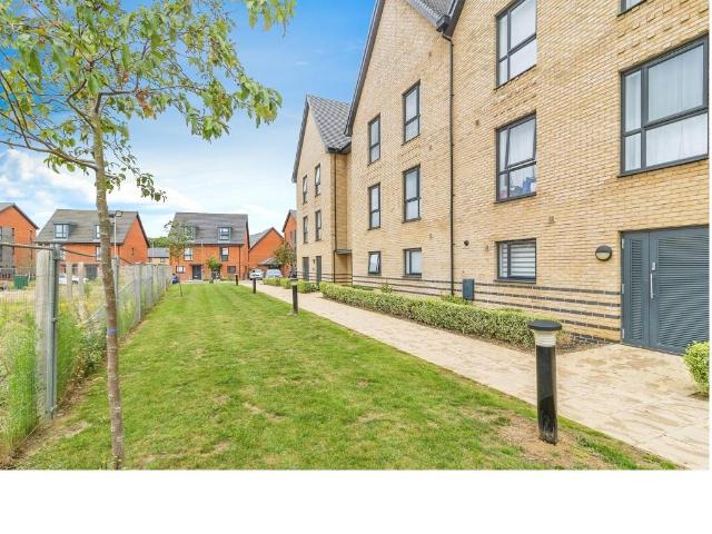 Flat for sale in Eagle Farm, Wavendon