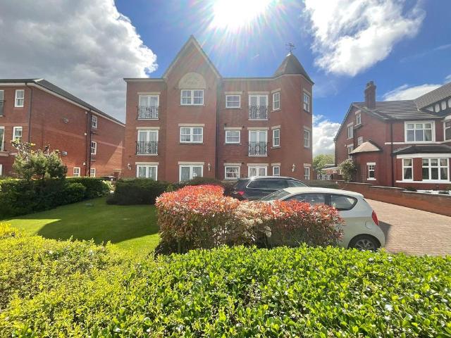 Flat for sale in Marshside, Southport