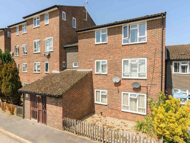 Flat for sale in Ashley Park, Surrey