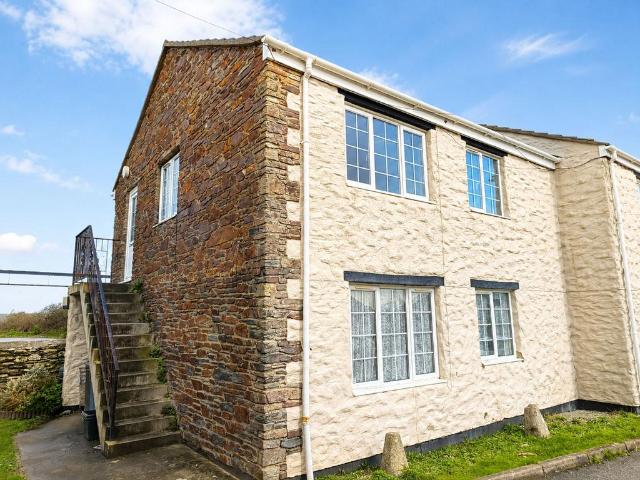 Flat for sale in Mawgan-in-Pydar, Tregurrian