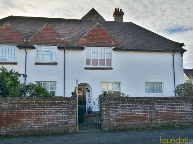 Flat for sale in Central, Heathlands