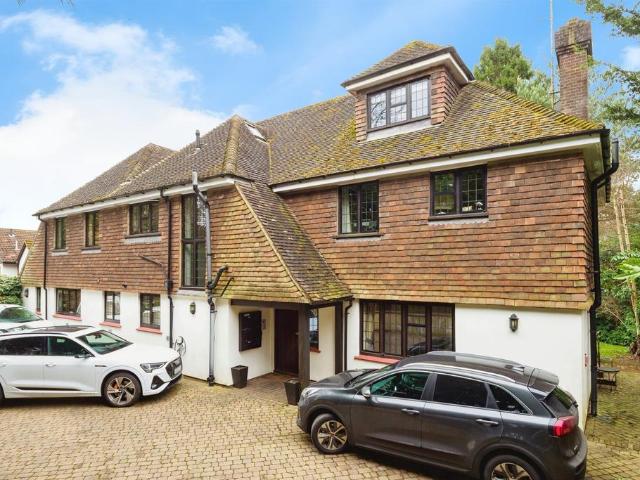 Flat for sale in Hawkenbury, Sandown Park