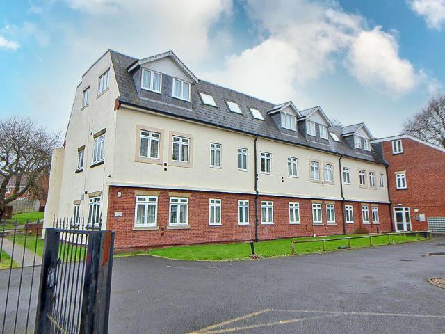 Flat for sale in Woodcross, Wolverhampton