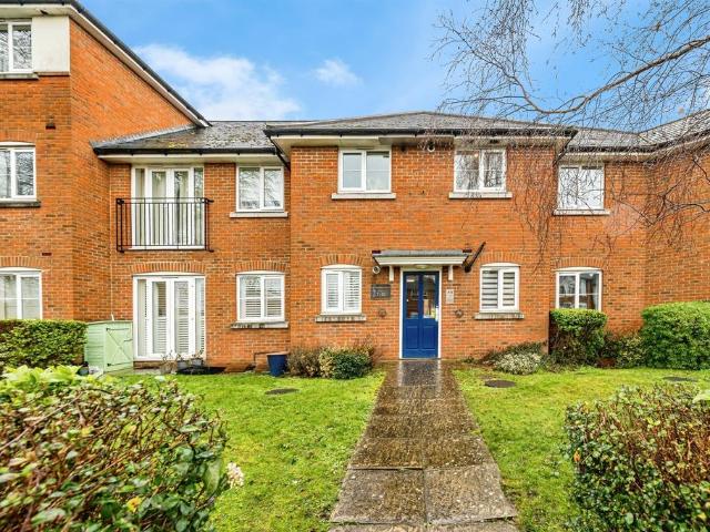 Flat for sale in Walton, Aylesbury