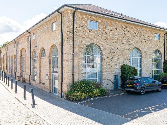 Flat for sale in Kings Hill, Colliers End