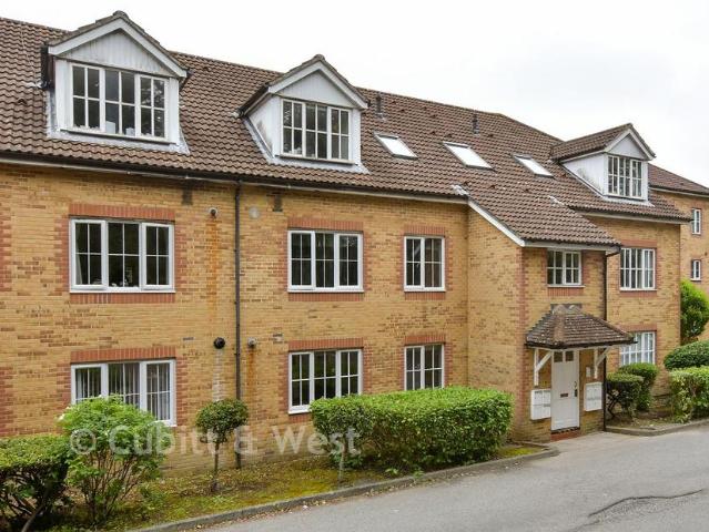 Flat for sale in Hillview, Surrey