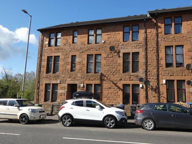 Flat for sale in Elderslie, Scotland