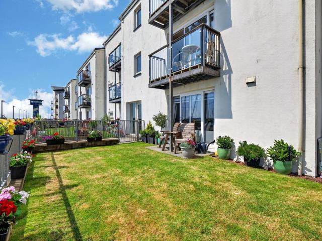 Flat for sale in Ardrossan, Scotland
