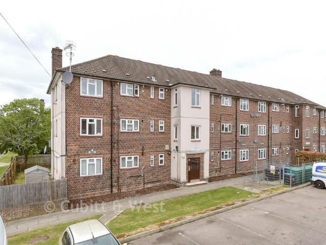 Flat for sale in Red Hill, Surrey