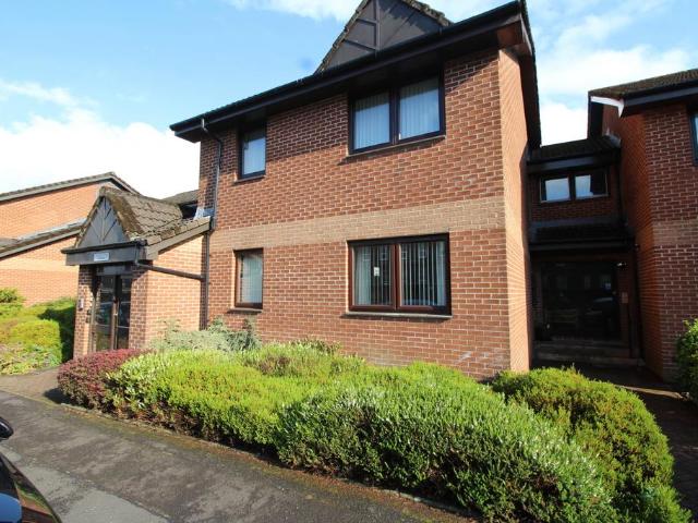 Flat for sale in Alexandria, Scotland