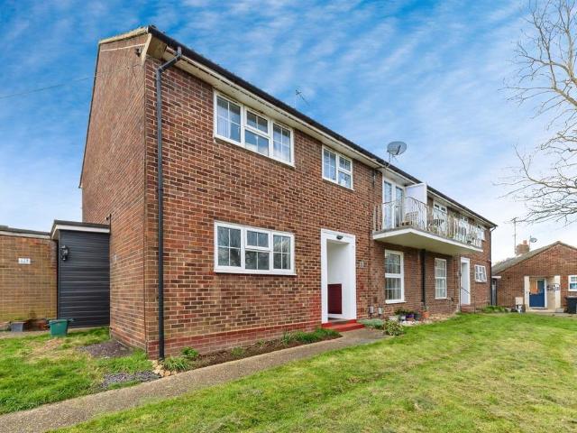 Flat for sale in Fretherne, Hertfordshire