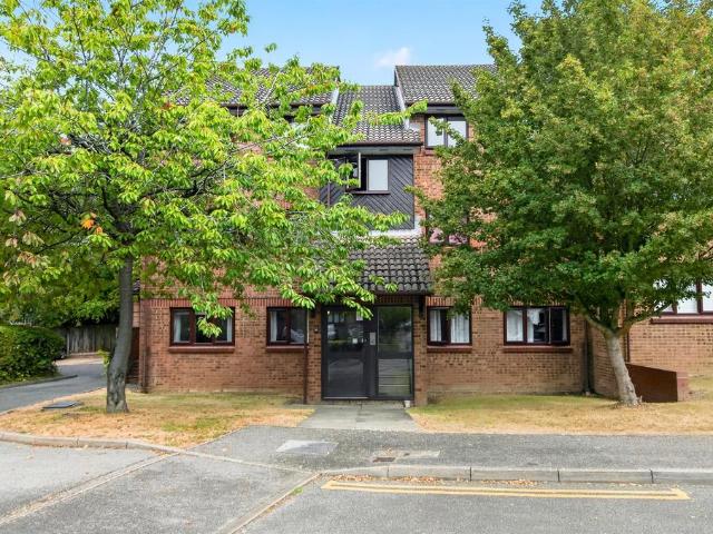 Flat for sale in Hatfield, Fretherne
