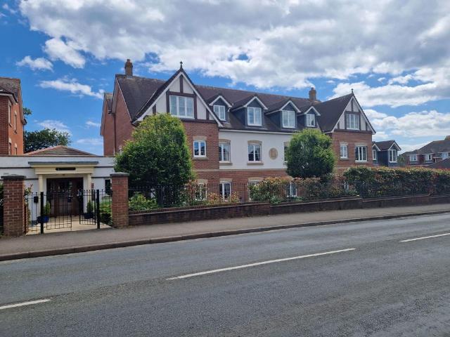 Flat for sale in Withycombe, Budlake