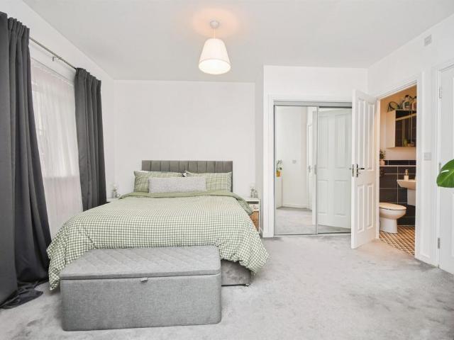Flat for sale in Navestock Side, Essex