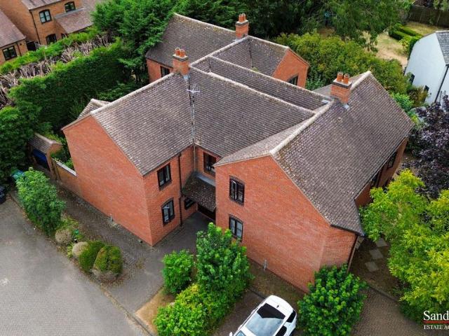 Flat for sale in Alderminster, Warwickshire