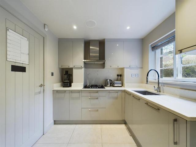 Flat for sale in Temple Fortune, Greater London