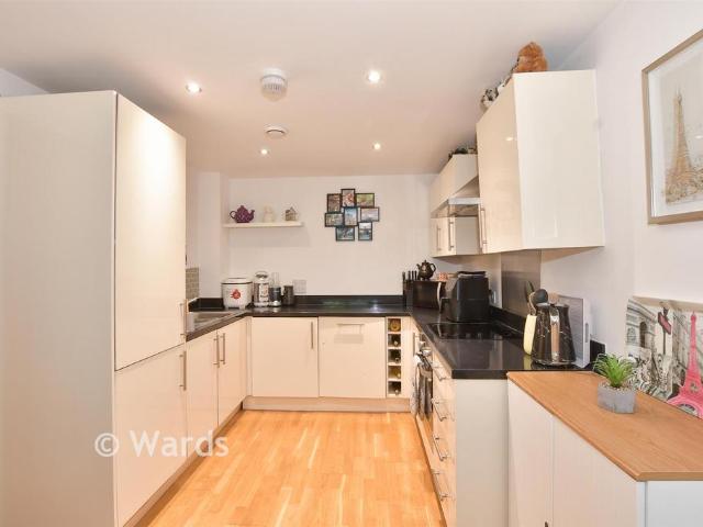 Flat for sale in The Bridge, Kent