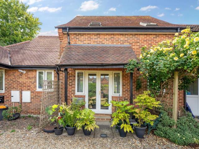 Flat for sale in Berrick Salome, Oxfordshire