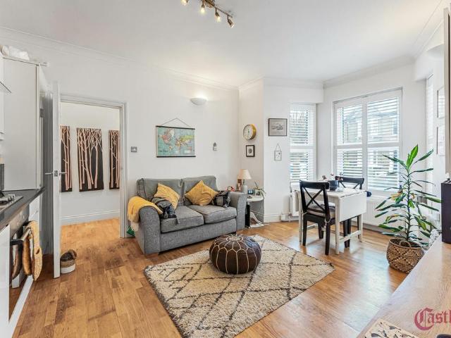 Flat for sale in Clapton, Upper Clapton