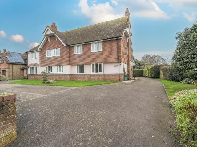 Flat for sale in Sandwich, Ash