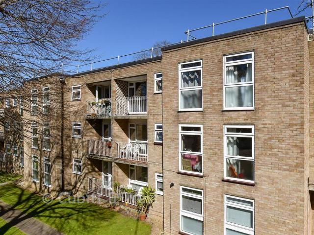 Flat for sale in Carshalton Beeches, Isle Of Man