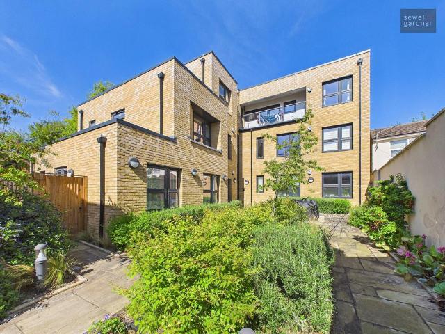 Flat for sale in North Watford