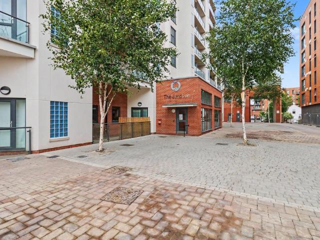 Flat for sale in Slough