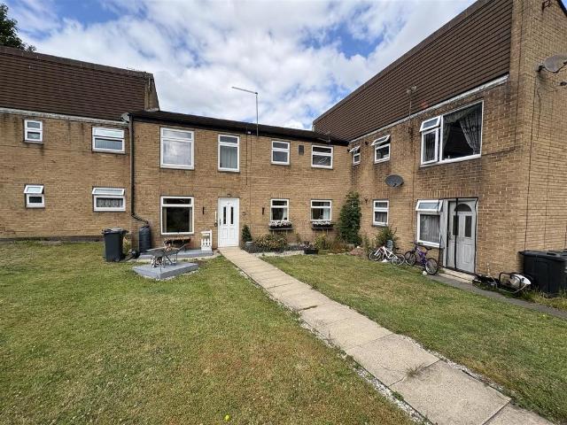Flat for sale in Overthorpe, West Yorkshire