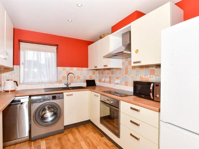 Flat for sale in Ringlestone, Midway