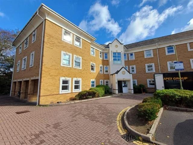 Flat for sale in Charlton, Spelthorne