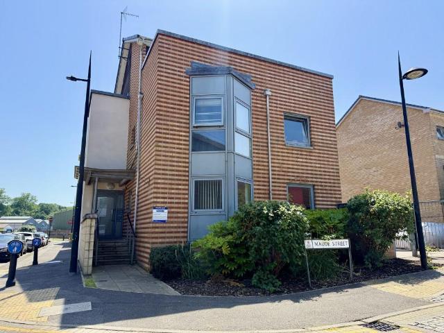 Flat for sale in Key Street, Suffolk