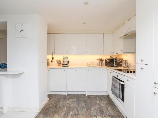 Flat for sale in West Marina, Guestling Green