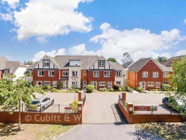 Flat for sale in Hillview, Surrey