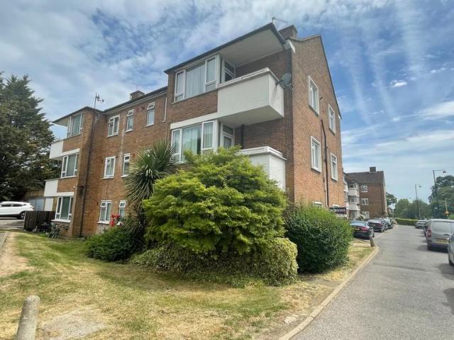 Flat for sale in Northwood, Greater London